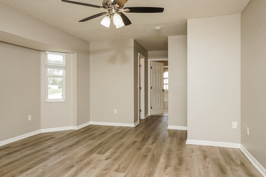 Building Photo - 5515 Maccaughey Dr