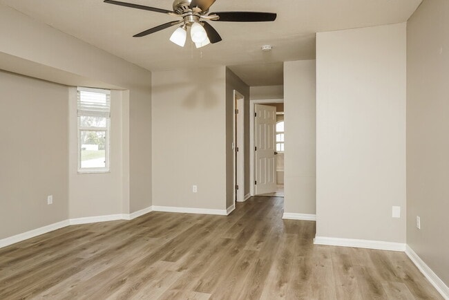 Building Photo - 5515 Maccaughey Dr