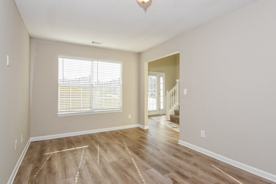 Building Photo - 6964 Foxmoor Way