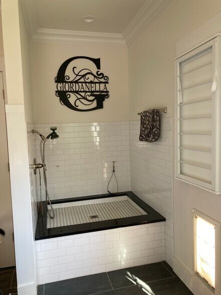 Building Photo - 16 Dorothy St