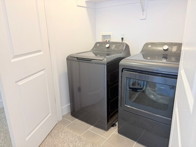 Building Photo - 1792 W Torlundy Dr