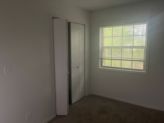 Building Photo - Modern 2-Bed, 1-Bath Oasis with Central Ai...