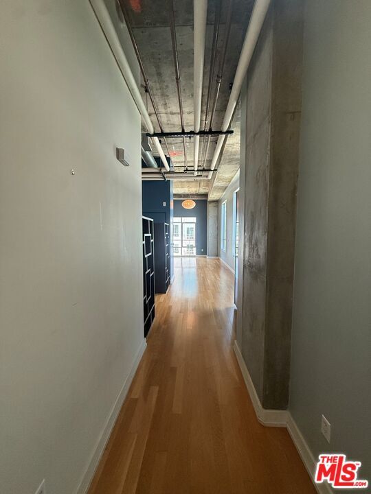 Building Photo - 645 W 9th St