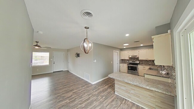 Building Photo - 409 NW 75th St