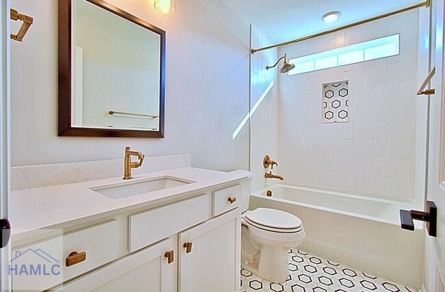 Building Photo - 25 Ashmont St