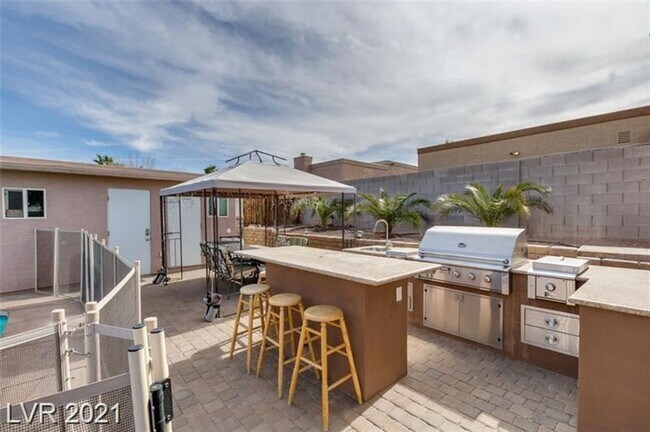 Building Photo - ** COMING SOON ** AMAZING SINGLE STORY HOME IN HENDERSON WITH DETACHED CASITA NO HOA & HOME COMES...