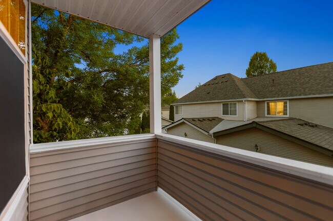 Building Photo - Beautiful End-Unit Townhome in Highland Parc | Water & Sewer Included!- AVAILABLE NOW FOR RENT!!