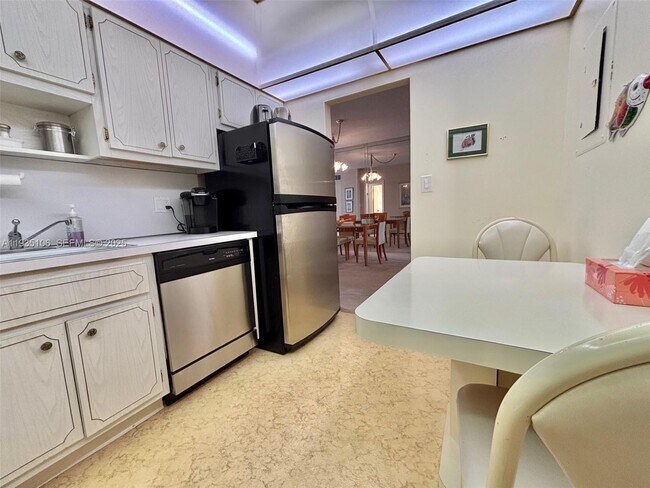 Building Photo - 1950 S Ocean Dr