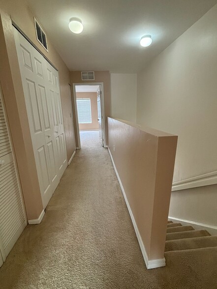 Building Photo - 3642 Pine Oak Cir