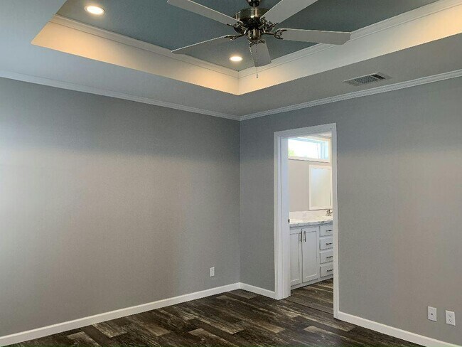 Building Photo - 419 Zeeland St