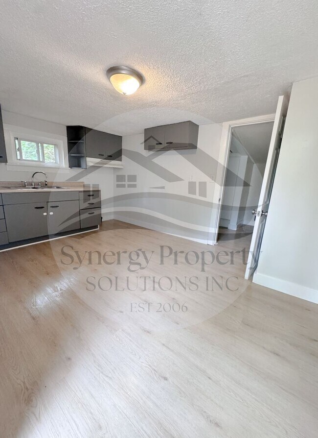 Building Photo - One Bedroom House Available Now
