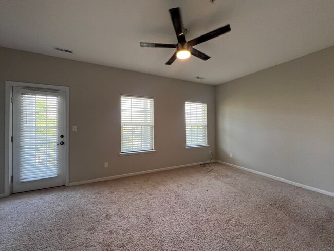 Building Photo - Welcome home - Trilevel H20 Townhome!