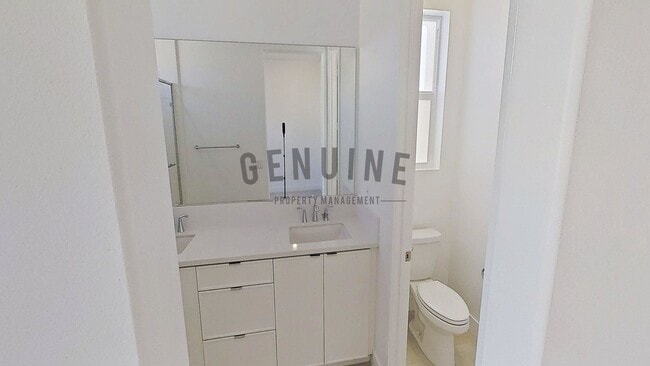 Building Photo - Spacious 4Bd 4Ba Tri-Level Home in Luna Park Community in Irvine