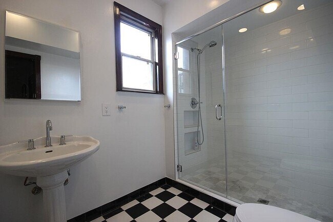 Building Photo - 126 Washington St