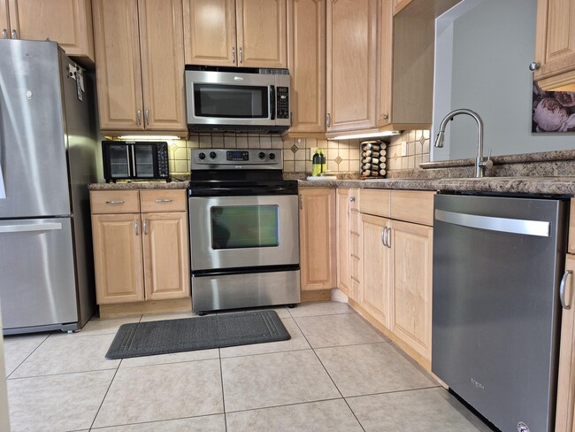 Building Photo - 4470 Lucerne Villas Ln