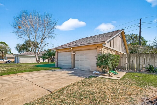 Building Photo - 22607 Fincastle Dr