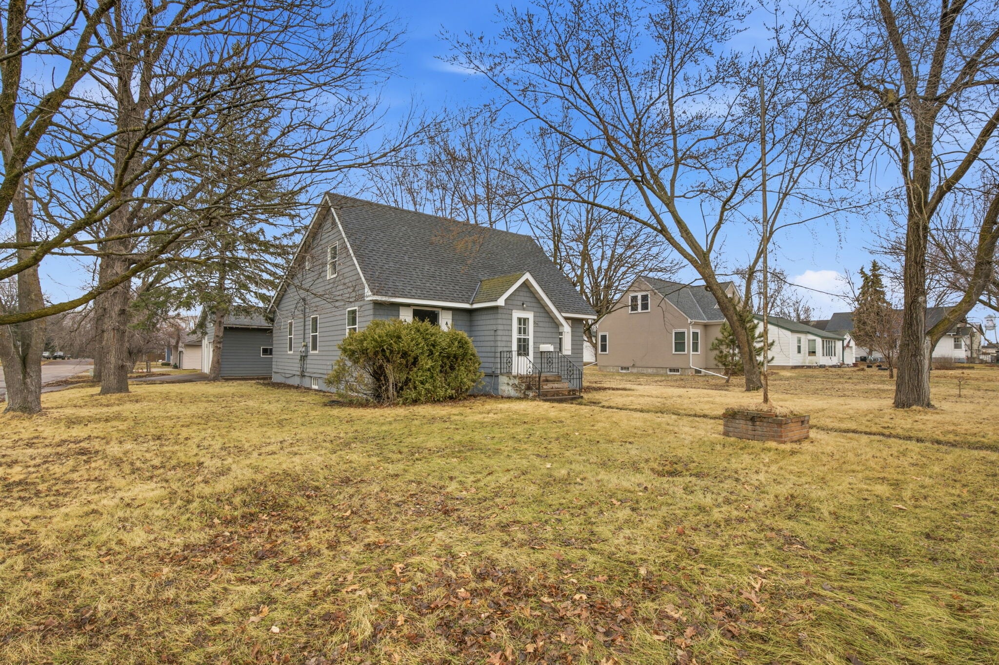 Building Photo - 355 Central Ave N