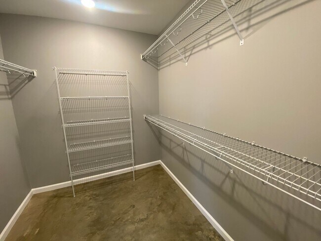 Building Photo - 2011 Maurice St