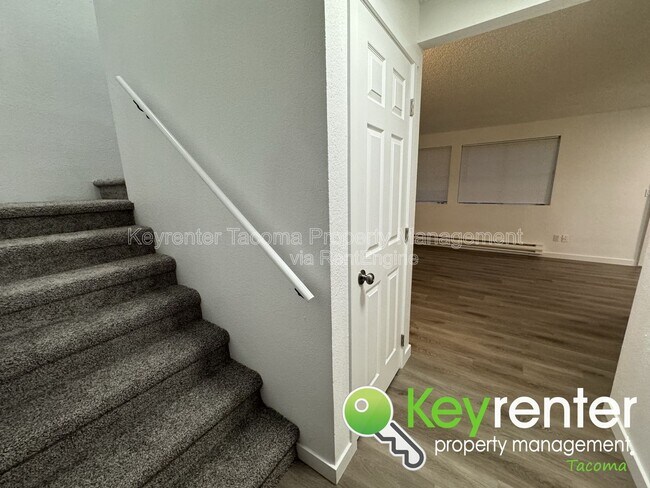 Building Photo - 15909 18th Ave Ct E