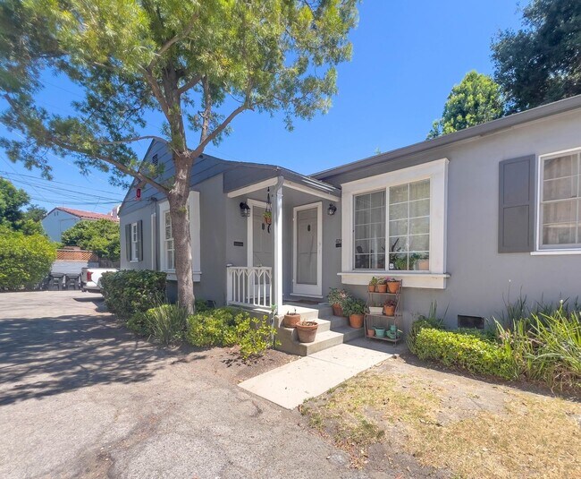 Building Photo - 4286 Tujunga Ave