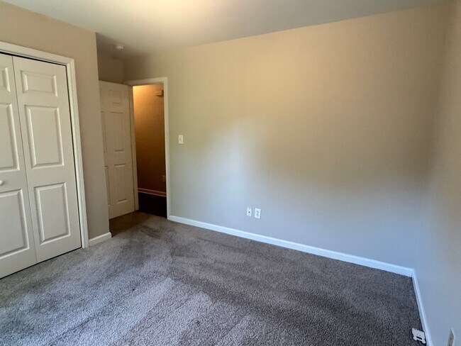 Building Photo - 3 Bedroom, 1 Bathroom Apartment in Thomasville