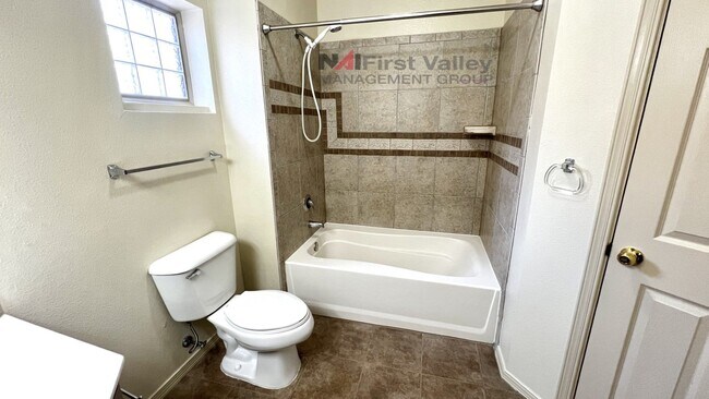Building Photo - 2 Bedrooms, 2 Baths