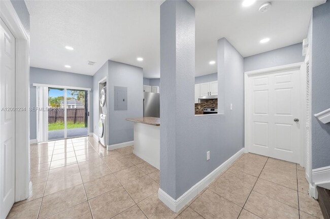 Building Photo - 902 SW 8th Pl