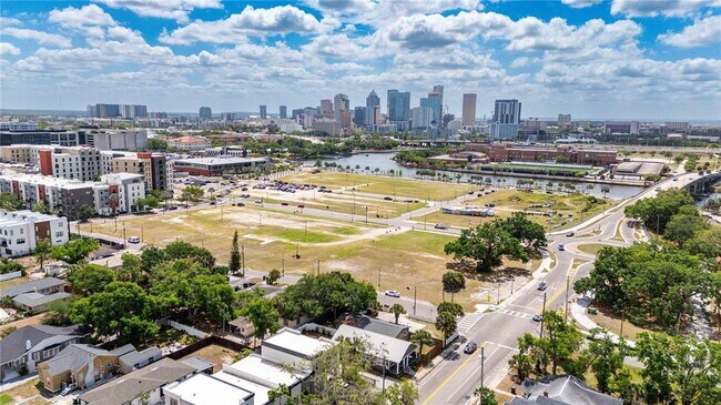 Building Photo - 2203 N Blvd