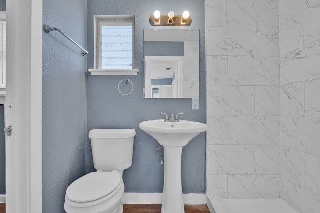 Building Photo - Cozy 3 Bed 2 Bath- Newly Renovated Home in Downtown San Antonio!