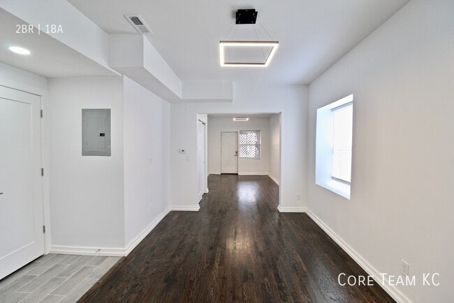 Building Photo - 7 E 38th St