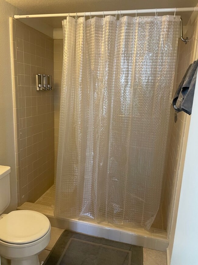 Building Photo - Furnished Condo