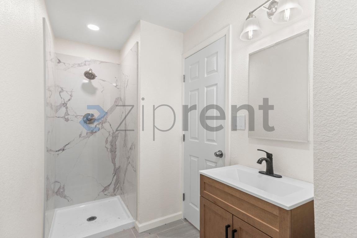 Building Photo - 4564 Angeles Ave