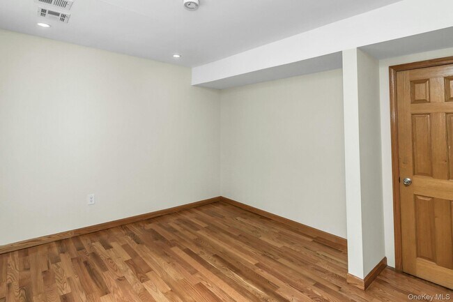 Building Photo - 717 3rd Ave