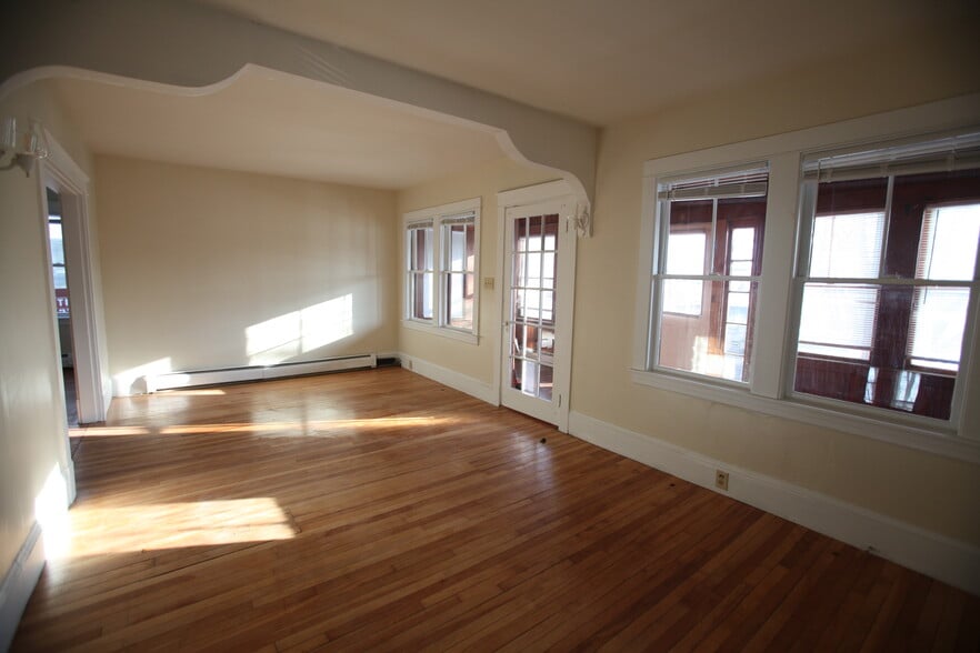 Living Room - 7 June St