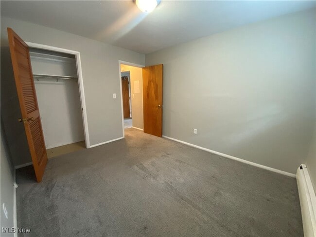 Building Photo - 1450 Riverside Dr