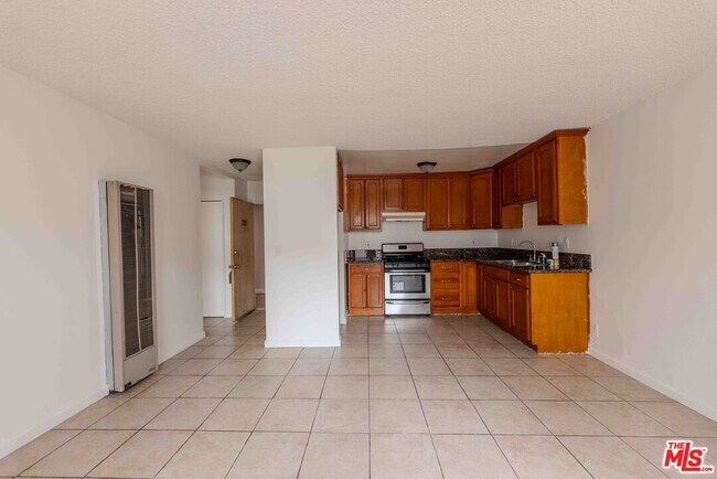 Building Photo - 947 Westmoreland Ave