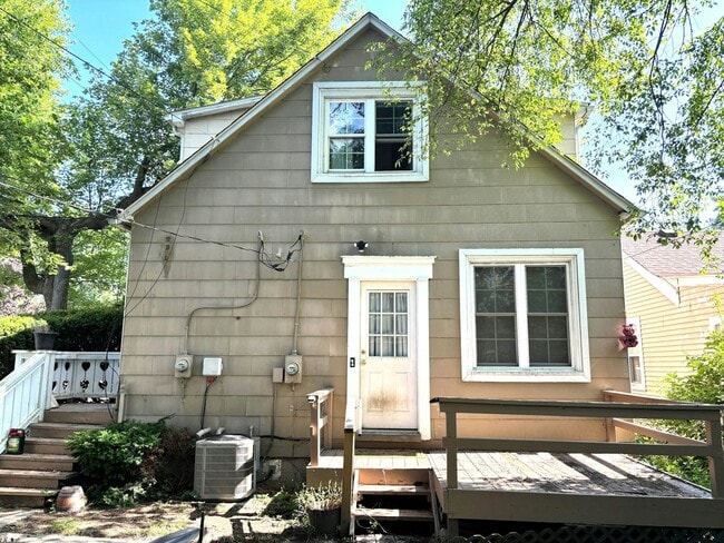 Building Photo - 2239 Ridgemont Rd