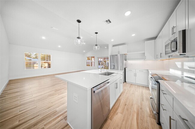 Building Photo - 1689 SW Abingdon Ave