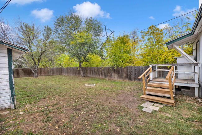 Building Photo - Cutest rental home in Olmos Park!