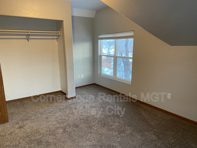 Building Photo - 642 2nd Ave NW