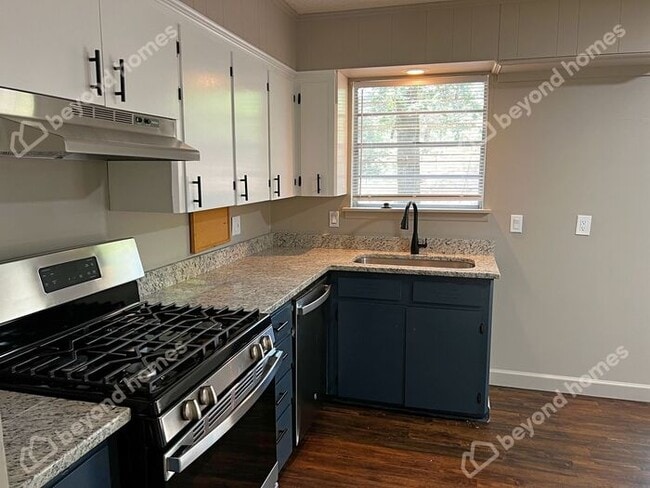 Building Photo - Beautiful and Modern 3 BD 1 BA with 1,196 ...