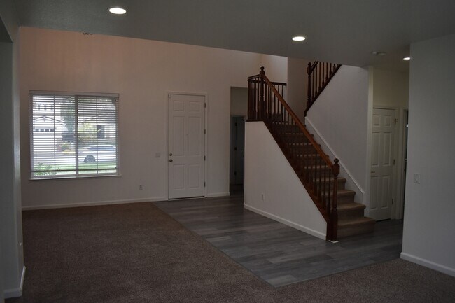 Building Photo - 1234 Catalina Dr