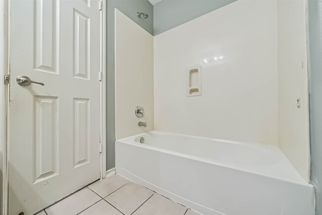 Building Photo - 8726 Old Maple Ln