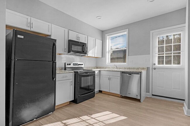 Building Photo - Coming SOON - PIGTOWN 2 Bedroom 2 Bathroom...