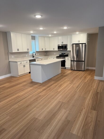 Kitchen - 86 Cleveland Ave N