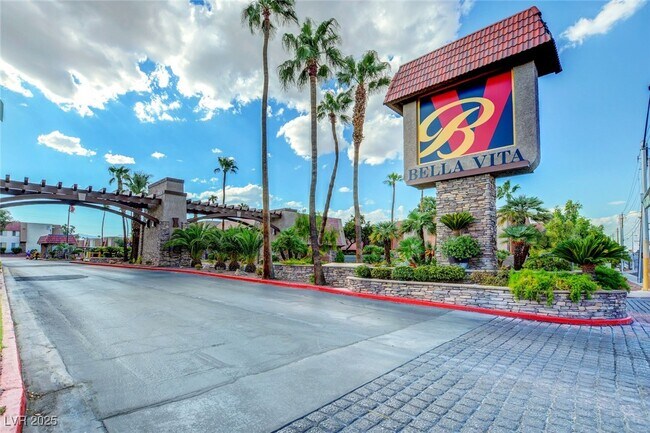 Building Photo - 5240 Indian River Dr