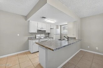 Building Photo - 860 E Brown Rd