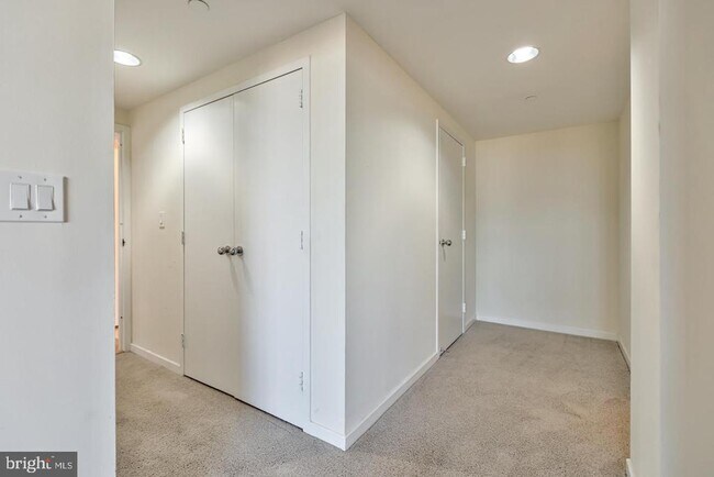 Building Photo - 202 W Rittenhouse Square