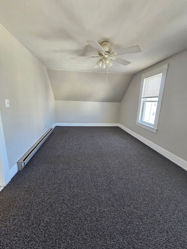 Building Photo - 495 Rimmon St