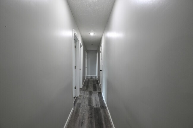 Building Photo - 5962 Kimberly Dr